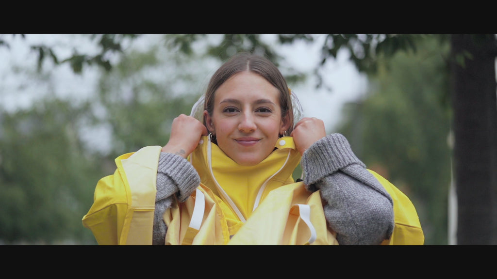 Produktvideo des Nextcover Regenponchos welches die Verwendung und die Einsatzmöglichkeiten, sowie Eigenschaften des Regenponchos zeigt.